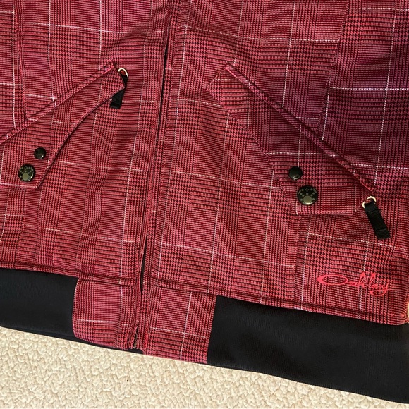 Oakley snowboarding/skiing jacket. Size Small. Very gently used. - Picture 4 of 8